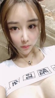 高颜值巨乳女神露奶露逼洗澡诱惑 海报