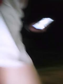 淫荡妹带着两个一块打工的姐妹广场和神经病流浪汉啪啪再勾引摩的司机野战 海报